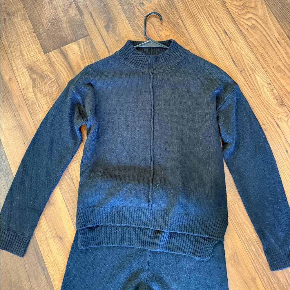 SHEIN Women's black Crewneck Sweater